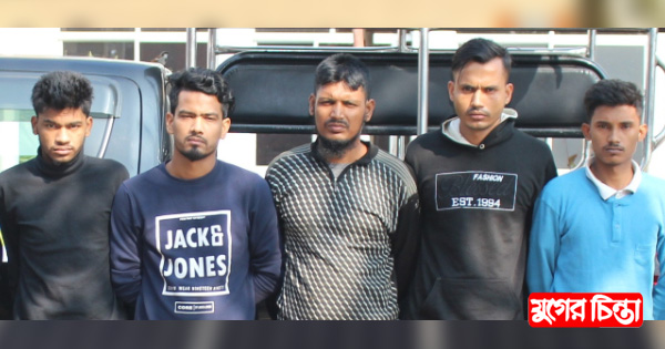 সিদ্ধিরগঞ্জে দেশীয় অস্ত্রসহ ৫ সন্ত্রাসী গ্রেফতার