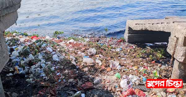 ফতুল্লা বাজারের ময়লা বুড়িগঙ্গায়