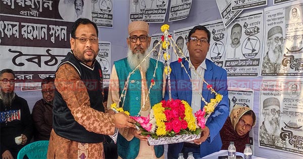 নৌকার প্রার্থী স্বপনকে ইকবাল মাদবরের শুভেচ্ছা