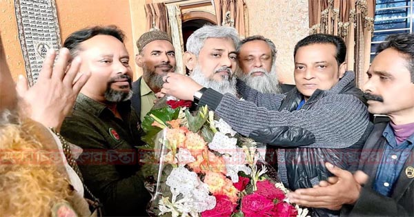 নবনির্বাচিত চেয়ারম্যান স্বপনকে তাঁর বাল্যবন্ধু স্বপনের শুভেচ্ছা
