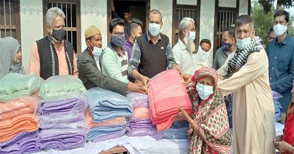 শীর্তাত মানুষের মাঝে বিসমিল্লাহ এগ্রো ফার্ম&rsquo;র কম্বল বিতরণ