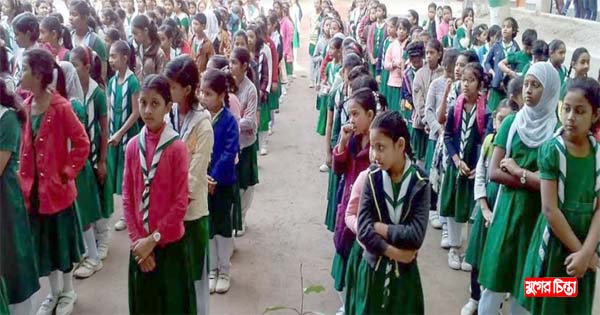 ভিন্ন পেশায় কিন্ডারগার্টেনের শিক্ষকরা