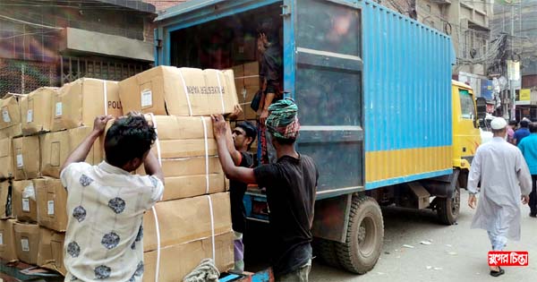 টানবাজারে বন্ড সুতার রমরমা ব্যবসা