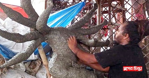 প্রতিমা তৈরিতে ব্যস্ত মৃৎ শিল্পীরা &nbsp;
