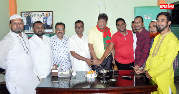 কাশিপুর ইউ&rsquo;পি সদস্য খোকন সরদারের এক বছর পূর্তি উপলক্ষে কেক কাটা
