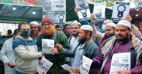 বন্দর ঘাটে  প্রচারণায় মেয়র প্রার্থী সিরাজুল মামুন