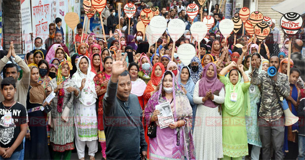 ১২ নং ওয়ার্ড কাউন্সিলর প্রার্থী শওকত হাসেম শকুর পক্ষে নারীদের ঢল