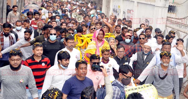 প্রচারণায় ভালবাসায়  সিক্ত আইভী