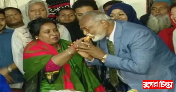 মিষ্টি নিয়ে চাচা তৈমূরের বাসায় আইভী