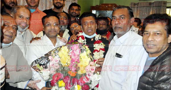 প্রতিদ্বন্দ্বি প্রার্থী&rsquo;কে নব-নির্বাচিত কাউন্সিলর মনিরের শুভেচ্ছা