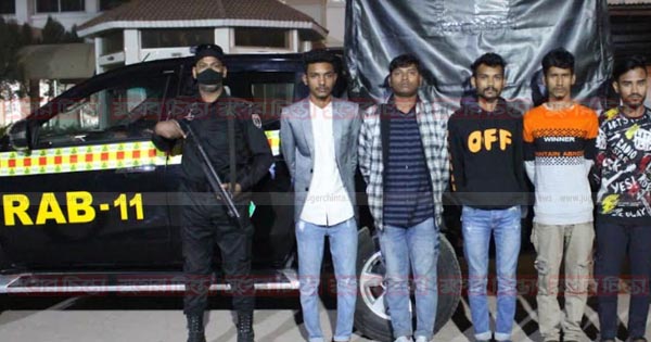 দেশীয় অস্ত্রসহ সন্ত্রাসী ও কিশোর গ্যাং চক্রের পাঁচ সদস্য গ্রেফতার