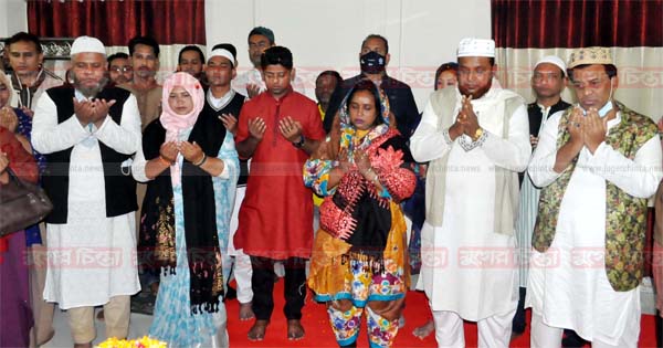 কদম রসূল দরগাহ্ জিয়ারত করেন নব-নির্বাচিত মেয়র আইভী
