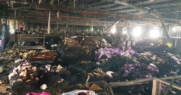 আগুনে পুড়ে গেলো প্রায় ৩০ কোটি টাকার পণ্য