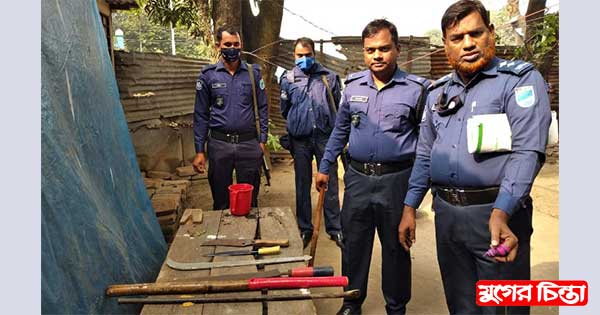 মদনগঞ্জে পুলিশের অভিযানে  বিপুল দেশীয় অস্ত্র উদ্ধার
