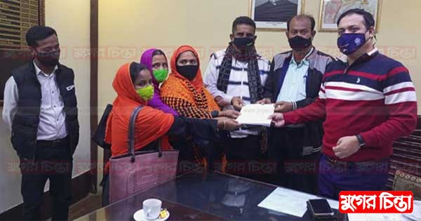 বকেয়া পাওনার দাবিতে কুনতং অ্যাপারেলস শ্রমিকদের স্মারকলিপি