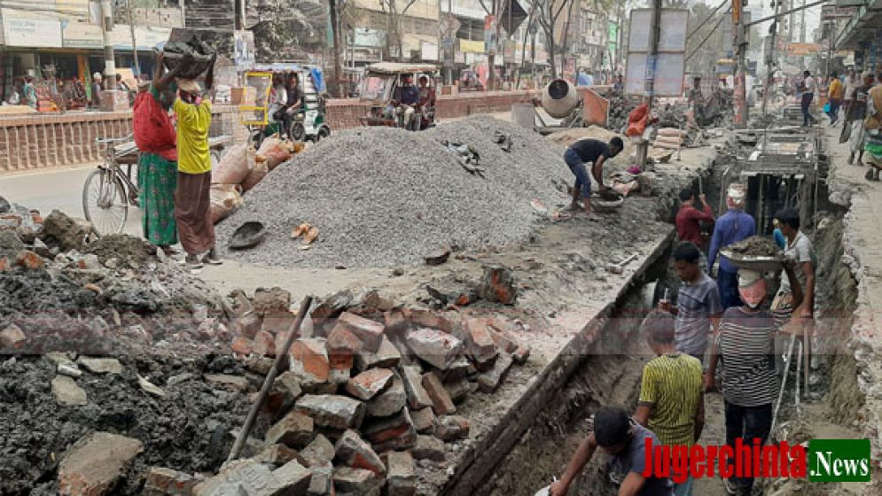 ড্রেনেজ সংস্কারে নগরবাসীর দুর্ভোগ