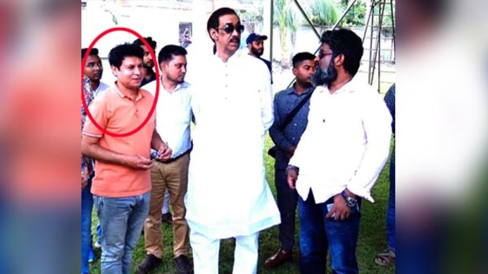 শামীম ওসমানের ক্যাডার ছাত্রলীগ নেতা ‘ককটেল রবিনকে’ গ্রেফতারের দাবিতে ডিসি-এসপিকে স্মারকলিপি