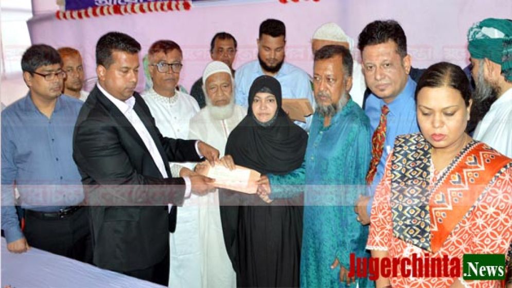 না.গঞ্জে ২১ শহীদ পরিবারকে দুই লাখ টাকা করে অনুদান