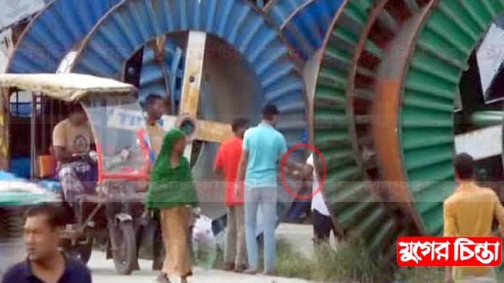 ডিপিডিসির চাকায় বসে  চলছে মাদক বিক্রি