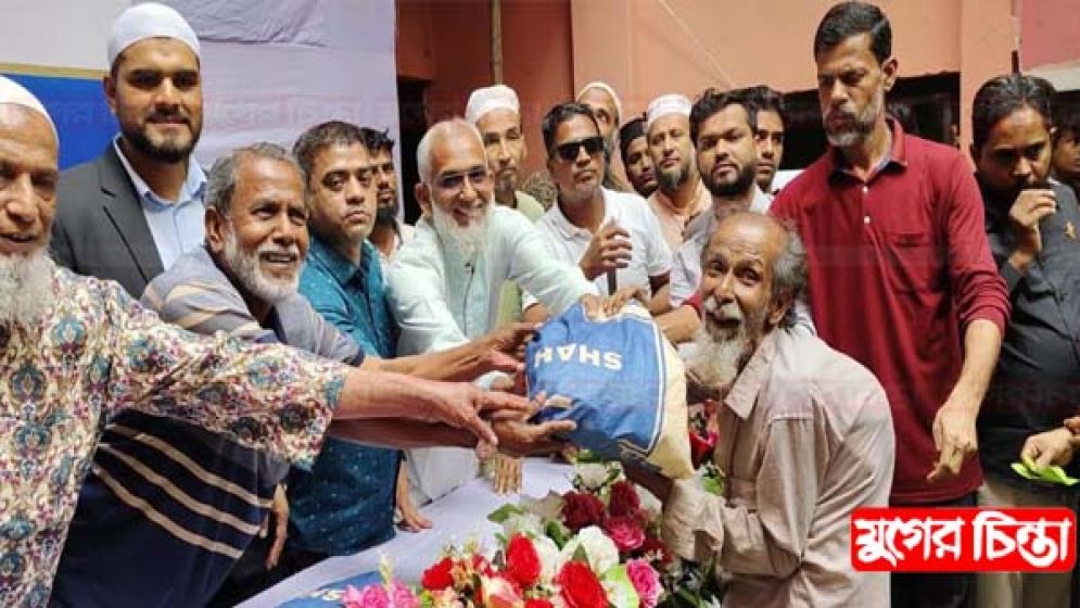 প্রতিবেশী সামাজিক সংগঠন এর উদ্যোগে ইফতার সামগ্রী বিতরণ