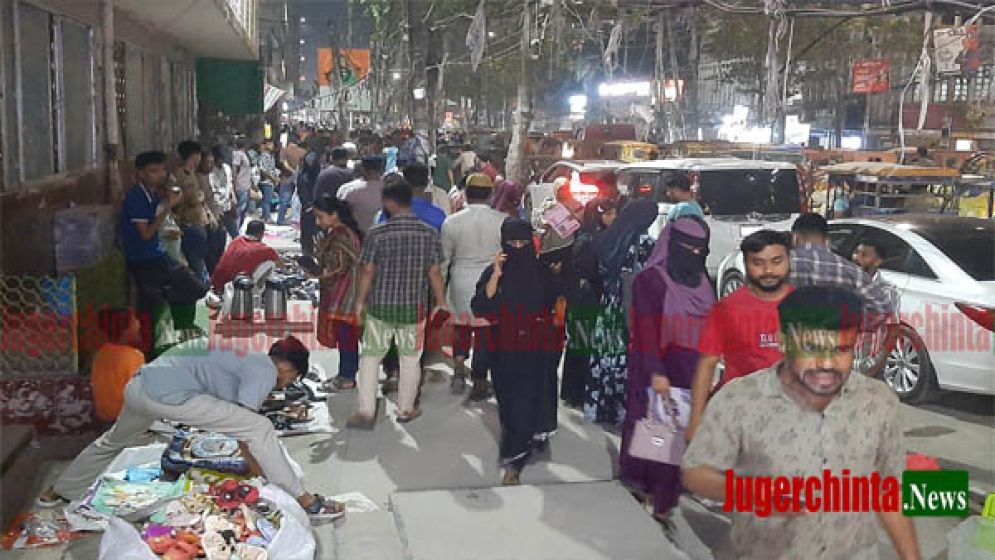 ফুটপাতে সেই পুরনো  ‘চোর-পুলিশ খেলা’