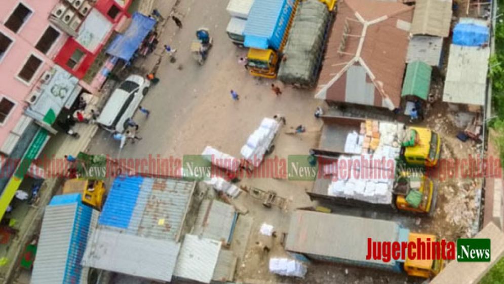 আবাসিক এলাকায় ‘ট্রাক তাণ্ডব’ বন্ধে আইনি নোটিশ