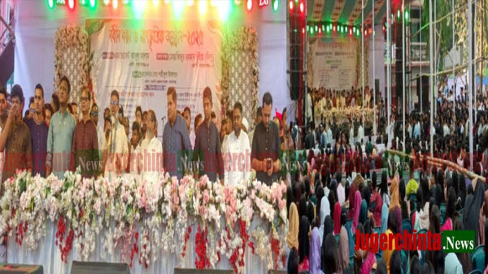 সমালোচনা উপেক্ষা করে উৎসবমুখর পরিবেশে শেষ হলো নবীন বরণ