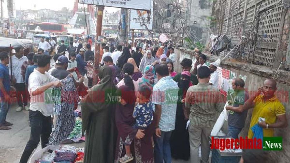 আবারও ফুটপাত দখল করে আগের রূপে ফিরছে হকাররা ‎