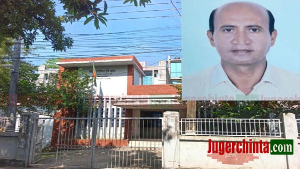 সাংবাদিক দেখলেই ক্ষেপে যান ভূমি কর্মকর্তা দুলাল চন্দ্র